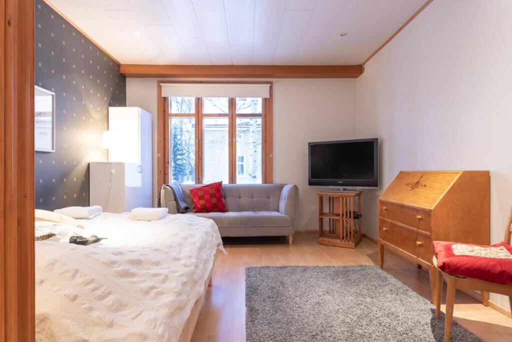 Cozy 1 Bedroom Apt And Free Parking By The Railway Station أولو المظهر الخارجي الصورة